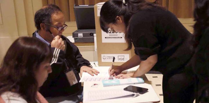 Porteños votan en el marco de las elecciones  legislativas de la ciudad. 