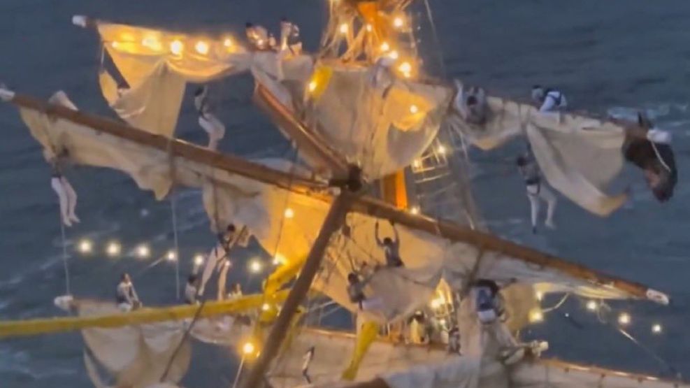 Choque del buque Cuauhtémoc en el puente de Brooklyn