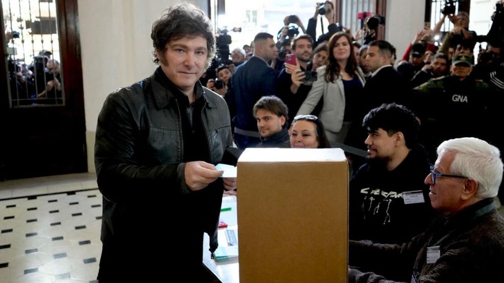 Javier Milei votó en Almagro