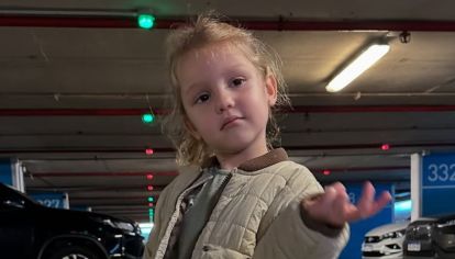 En medio de la jornada electoral, la niña se lució con una combinación de texturas y tonos que revelan una apuesta sofisticada y atemporal.