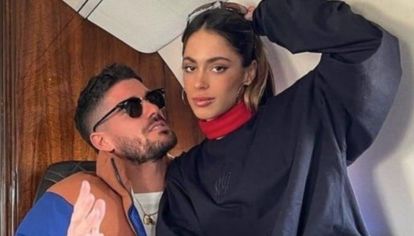 La mamá de la cantante compartió en su cuenta de Instagram un video en el que se ve al futbolista presenciando el ensayo de la prometedora gira.