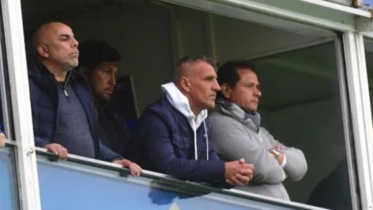 Quiénes son los integrantes del Consejo de Fútbol de Boca a los que los hinchas le pidieron que se vayan