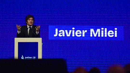 Javier Milei ante los empresarios en AmCham Summit 2025