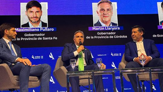 Llaryora en AmCham Summit