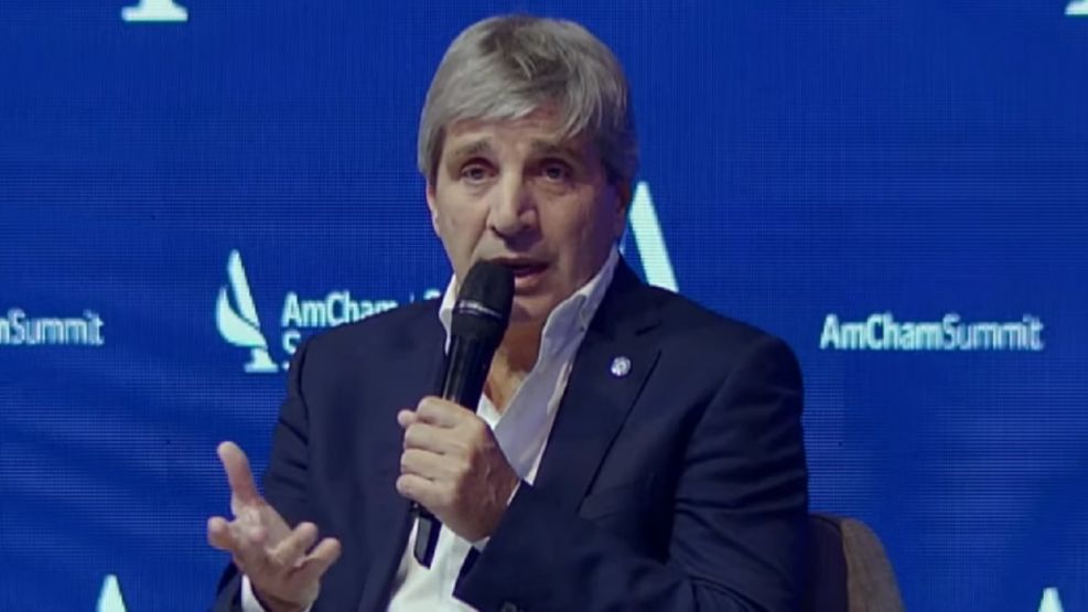 Luis Caputo en el AmCHam Summit 2025