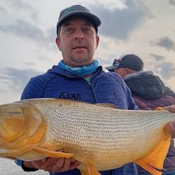 La represa hidroeléctrica Concordia-Salto es un gran reservorio de dorados, surubíes y bogas. 
