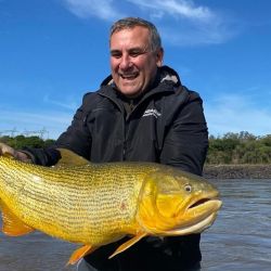 La represa hidroeléctrica Concordia-Salto es un gran reservorio de dorados, surubíes y bogas. 