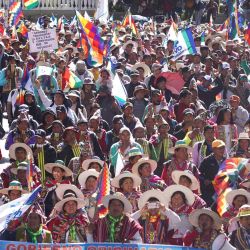 Indígenas participan en una marcha en apoyo al expresidente boliviano Evo Morales, en la ciudad de La Paz, Bolivia. | Foto:Xinhua/Javier Mamani