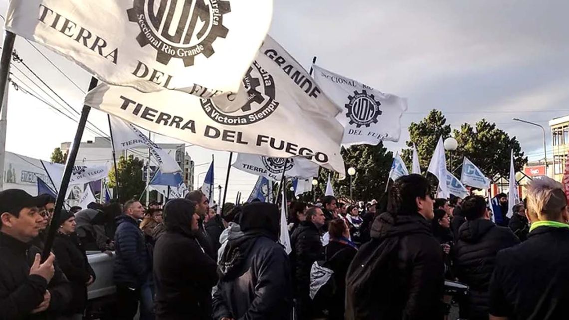 Paro total en Tierra del Fuego en rechazo a la baja de aranceles en tecnología importada