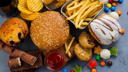 Un estudio de la Universidad de Harvard vinculó el consumo de alimentos ultraprocesados con un mayor riesgo de demencia