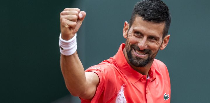 El serbio Novak Djokovic celebra su victoria al final de su partido contra el húngaro Marton Fucsovics en el torneo de tenis ATP 250 Geneva Open en Ginebra.