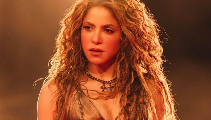 Shakira se cayó en pleno show y su reacción se llevó todos los aplausos