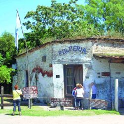 l encanto de estas viejas construcciones, su gastronomía campestre; y objetos, mobiliarios y testimonios de vieja data resultan ideales para una salida diferente.