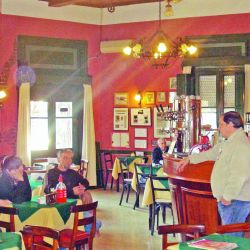 l encanto de estas viejas construcciones, su gastronomía campestre; y objetos, mobiliarios y testimonios de vieja data resultan ideales para una salida diferente.