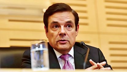 Secretos del hombre fuerte de Misiones que hizo caer "ficha limpia". Aliado de Milei y enemigo de Macri. Poder en las sombras de un hombre temido. Negocios millonarios y su fortaleza a la vera del rio Paraná y su vínculo con París.