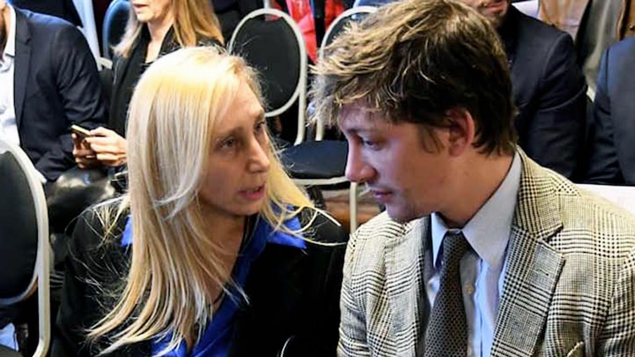 Karina y Santiago Caputo se disputan el armado en territorio bonaerense | Perfil