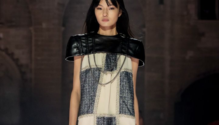Louis Vuitton Crucero 2026: desfile en Aviñón con espíritu medieval