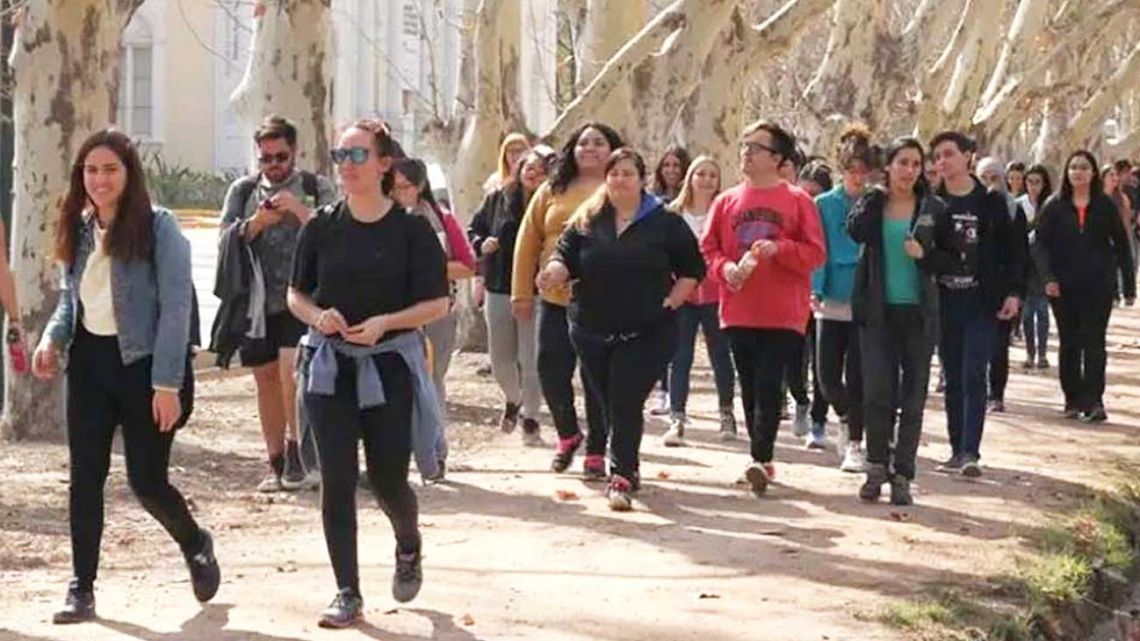 Salud mental: caminatas como herramienta para prevenir síntomas de depresión