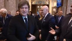 Milei no quiso darle la mano a Jorge Macri en el acto en la Catedral por el 25 de Mayo.