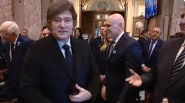 Milei no quiso darle la mano a Jorge Macri en el acto en la Catedral por el 25 de Mayo.