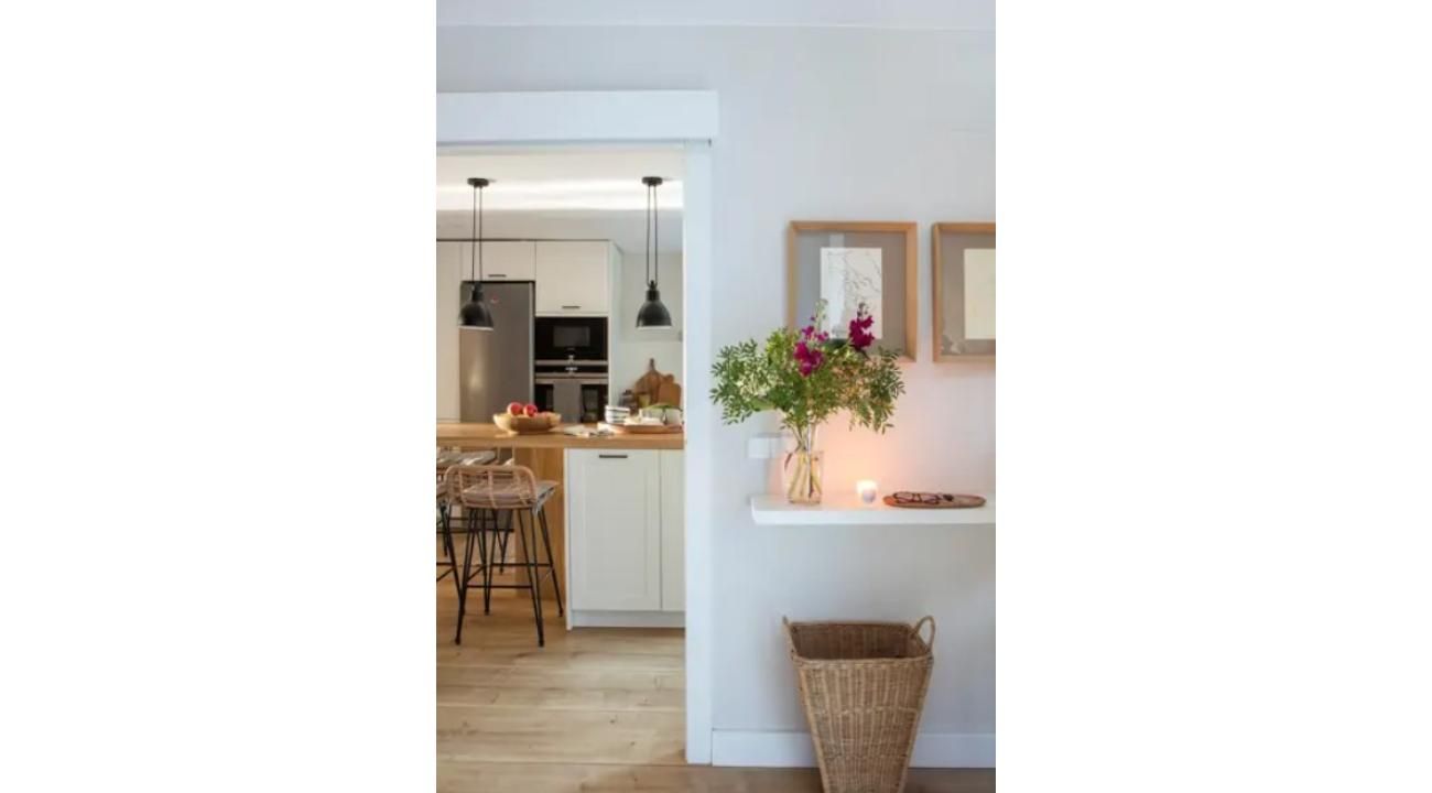 10 Ideas Elegantes para Decorar el Recibidor (Sin Caer en el Típico Espejo)