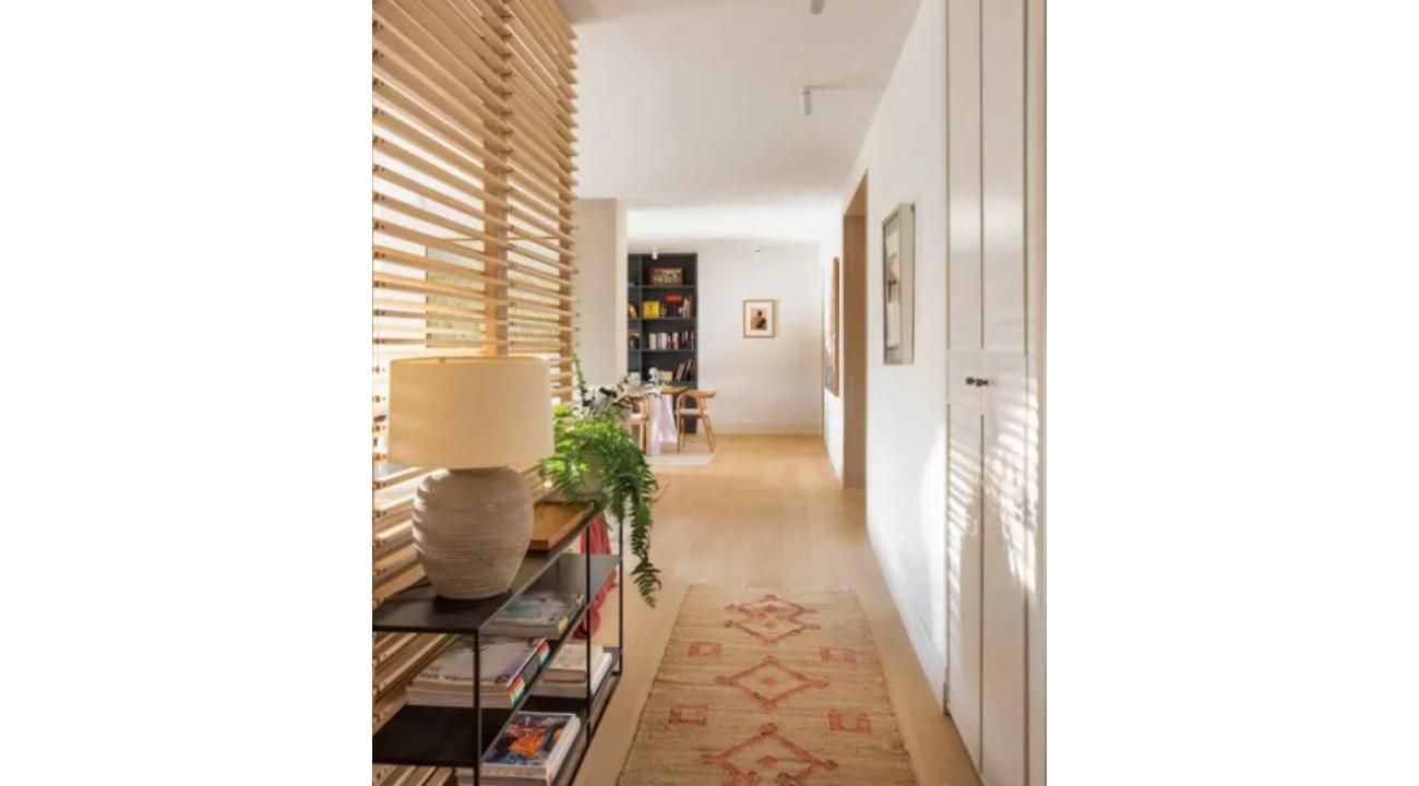 10 Ideas Elegantes para Decorar el Recibidor (Sin Caer en el Típico Espejo)