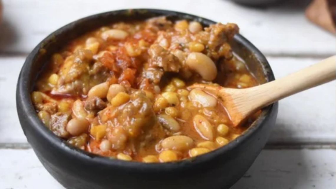 Un municipio de La Rioja organizó un "locro popular": 60 personas terminaron intoxicadas