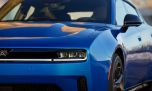 Dodge presentó el primer muscle car eléctrico de cuatro puertas del mundo