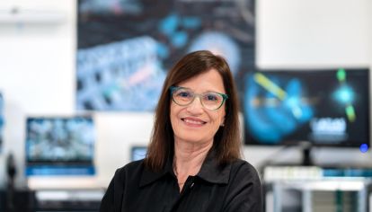 En su edición número 27, el prestigioso premio internacional L’Oréal-UNESCO Por las Mujeres en la Ciencia reconoció a la física argentina María Teresa Dova. Su trabajo en física de partículas, su liderazgo académico y su rol como mentora la posicionan como una de las científicas más influyentes del país y de la región. 