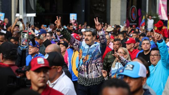 En unas elecciones legislativas sin oposición y con baja participación electoral, Maduro consolidó su poder