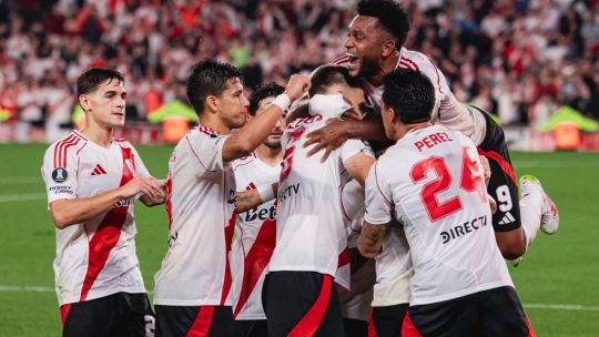 La formación de River vs. Urawa Red Diamonds