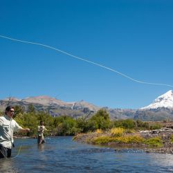 Dos sectores del río Limay siguen habilitados durante el invierno, con permisos especiales, actividades y torneos programados.