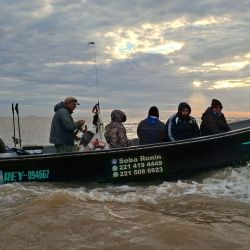 El agua aún no se limpió y sigue turbia, aunque no afecta a los buenos rindes piscatorios.