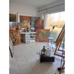 Sandra Díaz: Un Viaje de Autoconocimiento y Expresión a Través del Color. | Foto:CEDOC