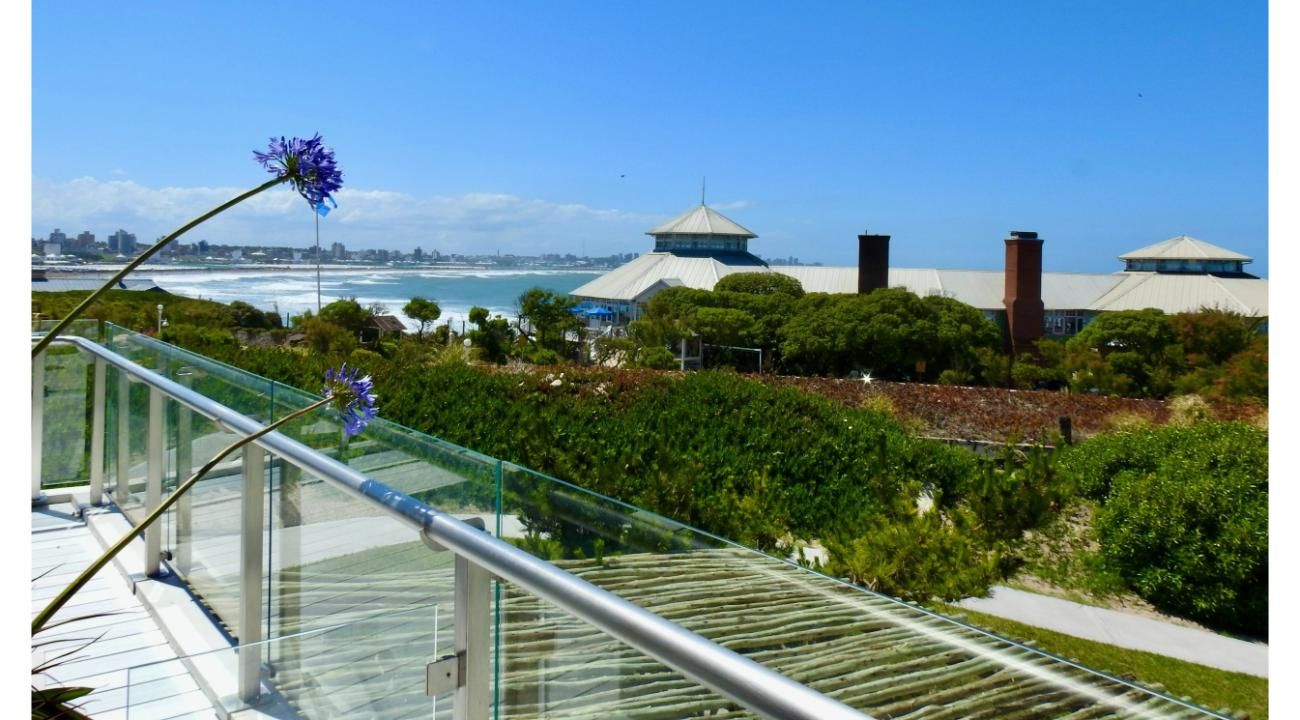 Un hotel boutique en la playa de Punta Mogotes.