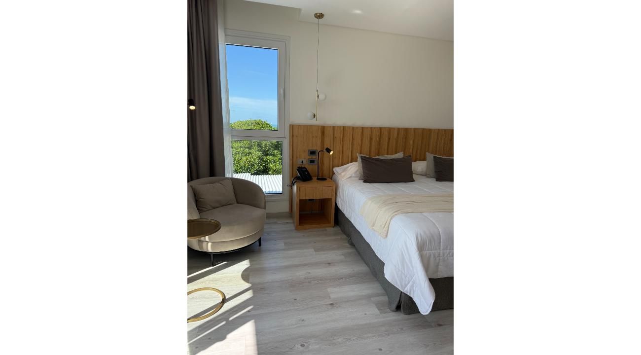 Un hotel boutique en la playa de Punta Mogotes.