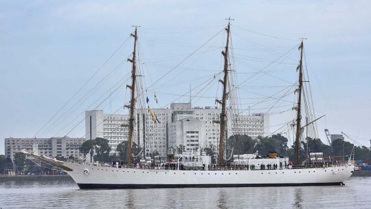 La Armada Argentina lanzó un sorteo para embarcarse en la Fragata Libertad: cómo participar