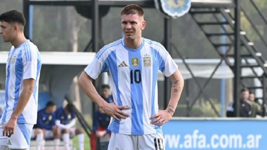Mastantuono a principio de años junto a la Sub 20