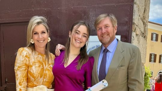 Máxima de Holanda demuestra que el amarillo se lleva en cualquier momento y a cualquier edad