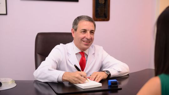 Norberto Bernardo, director del Centro Argentino de Urología: “Desde los 50, los hombres deben hacerse un control prostático anual.”