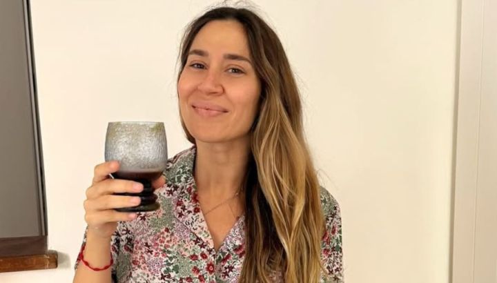 "Rarísima", Jimena Barón mostró la particular forma de su panza a punto de ser mamá