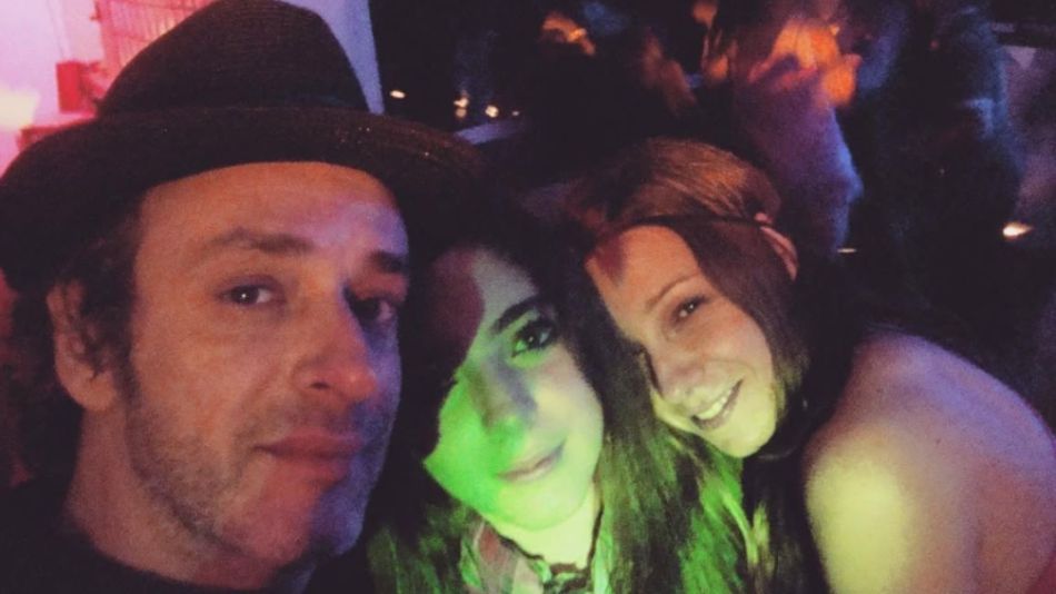 Lisa Cerati junto a sus padres: Gustavo Cerati y Cecilia Amenabar