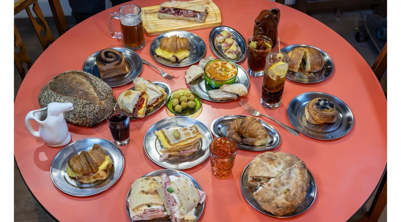 Compinche: tradición, vermú y comunidad en cada encuentro.