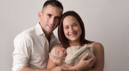 Nahuel Gallo junto a su esposa, María Alexandra Gómez García, y su hijo