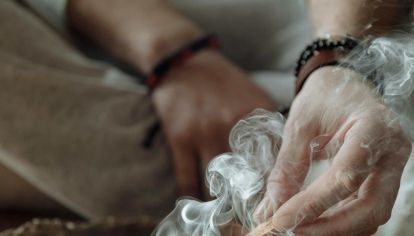 Con la naturaleza podemos limpiar nuestra energía y eliminar el mal de ojo. Te compartimos rituales con cada elemento para que transites con seguridad.