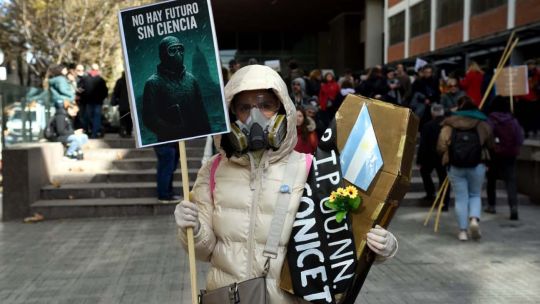 Científicos contra el ajuste en el Polo Científico20250528