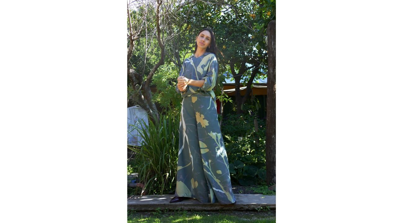 Ana Violeta presenta su colección invierno 2025: “EL JARDÍN”, un regreso a sus raíces creativas.
