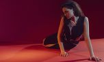 Moda otoño 2025: texturas, brillo y siluetas poderosas para una temporada con actitud