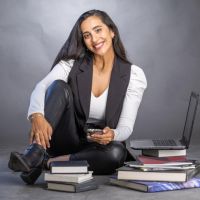 Leonela G González