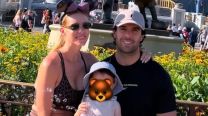 En su viaje por Disney, Manu Urcera mostró la cara de su hijo Cruz por primera vez